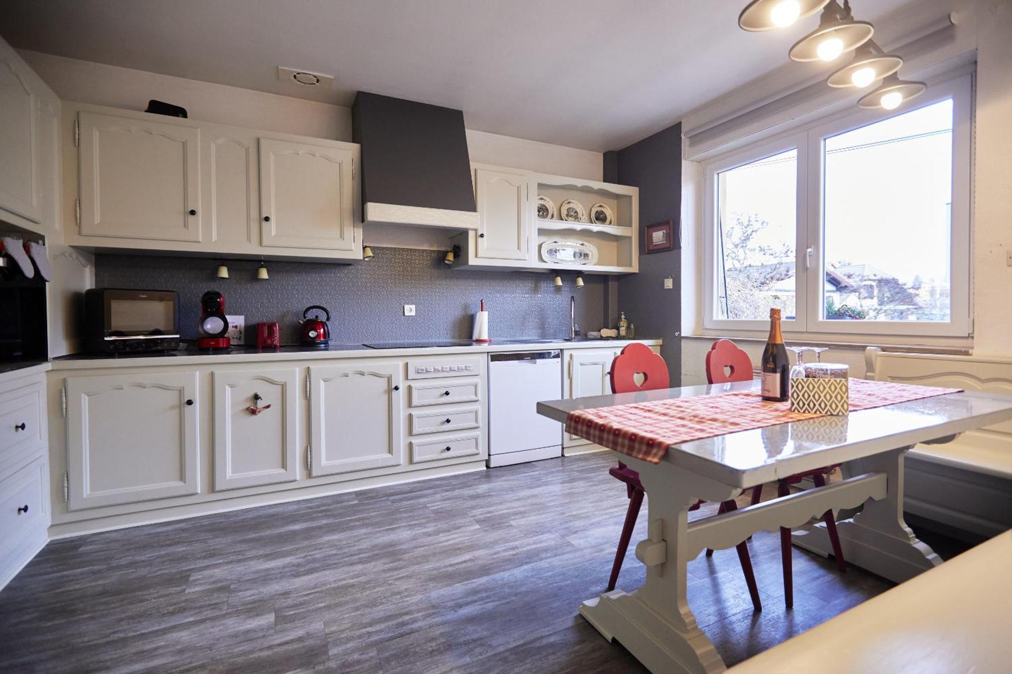 Hébergement de vacances Maison 140m2 Au Calme - Beau Jardin - A 15mn A Pied Du Centre-ville De *